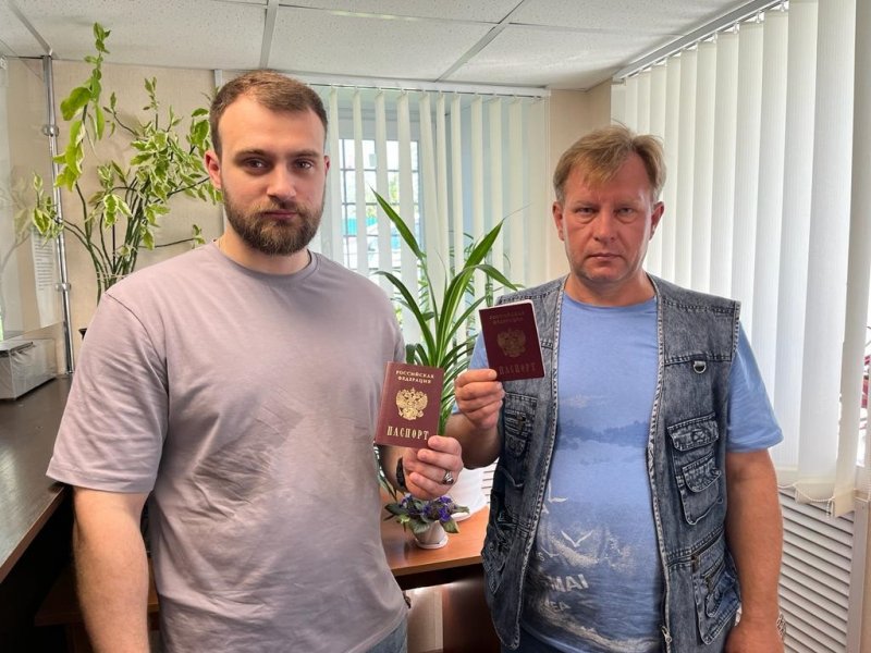 В ОМВД России по Жердевскому району вручили российские паспорта гражданам, прибывшим из ЛНР, ДНР
